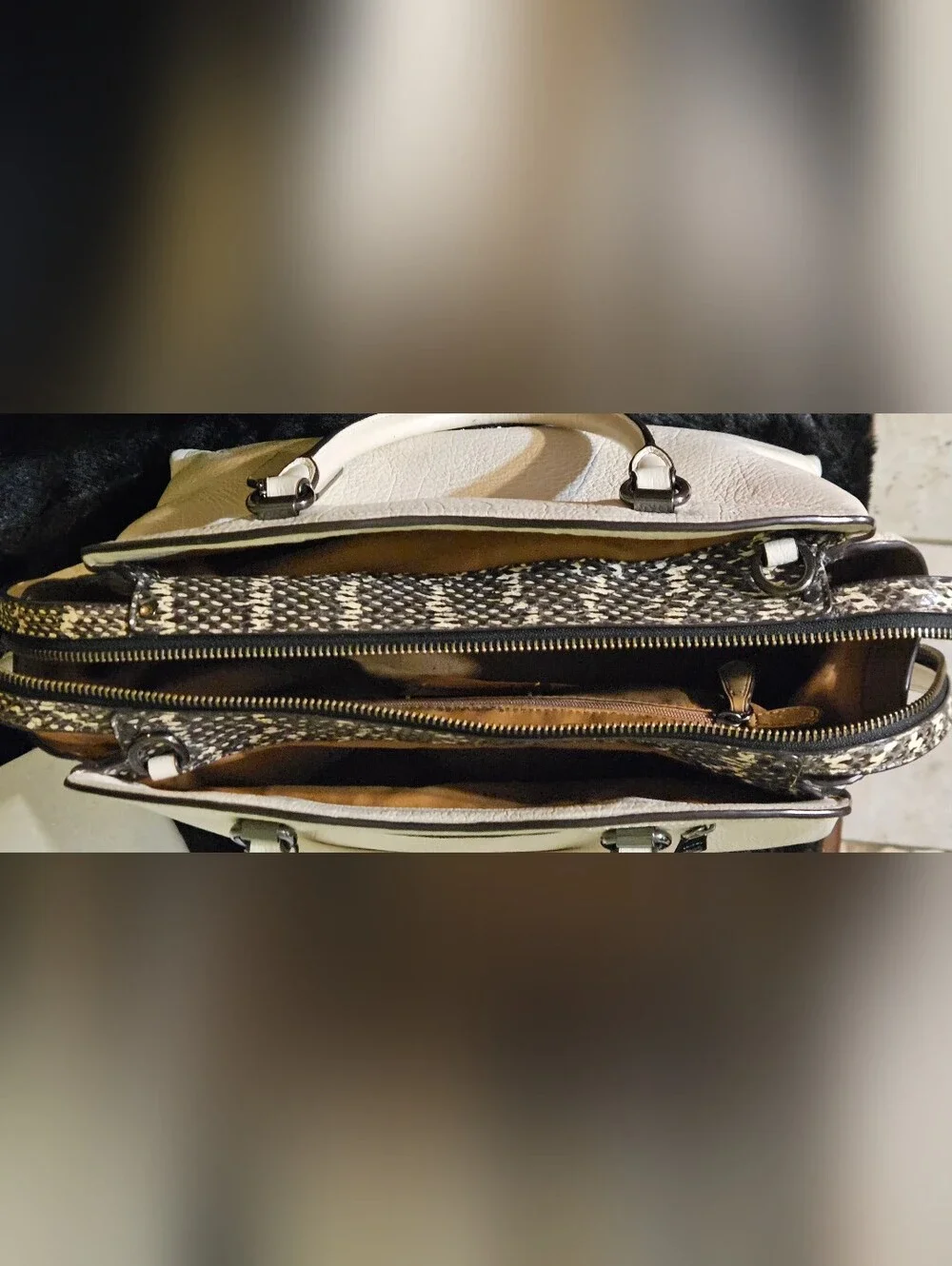 Coach **corner wear***coach